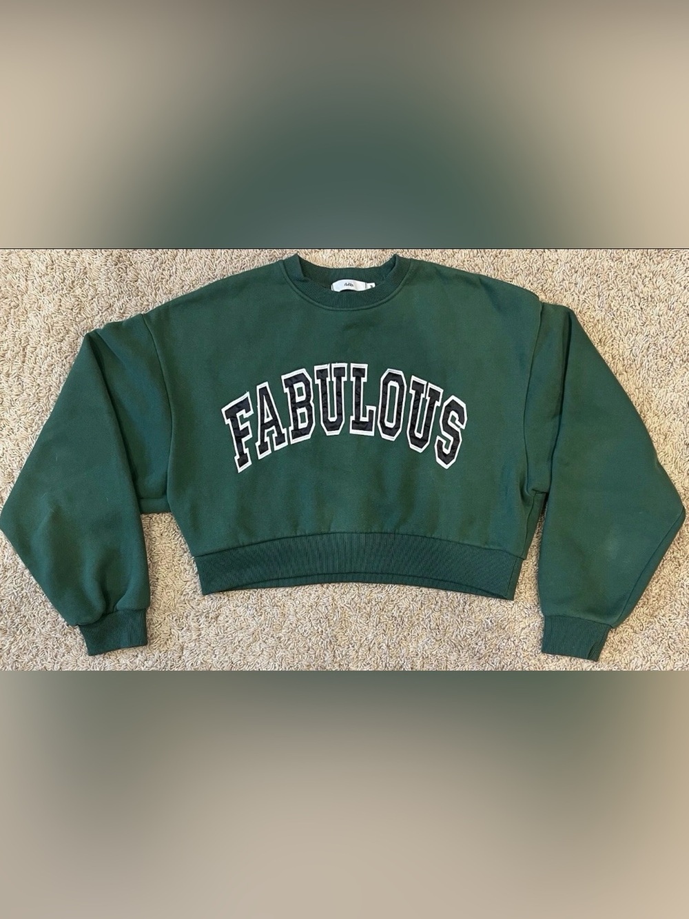 Adika Women’s Cropped Green Sweatshirt Medium FABULOUS Cute Top Size M